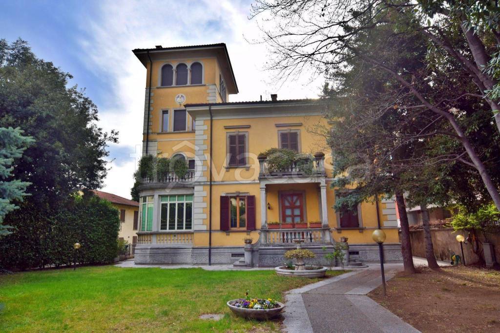Appartamento in in vendita da privato a Varese viale Luigi Borri, 64