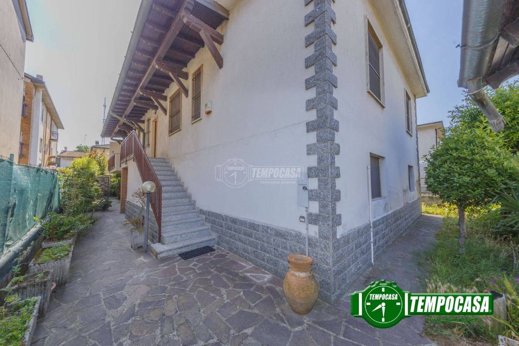 Villa in vendita a Binasco via Cannito