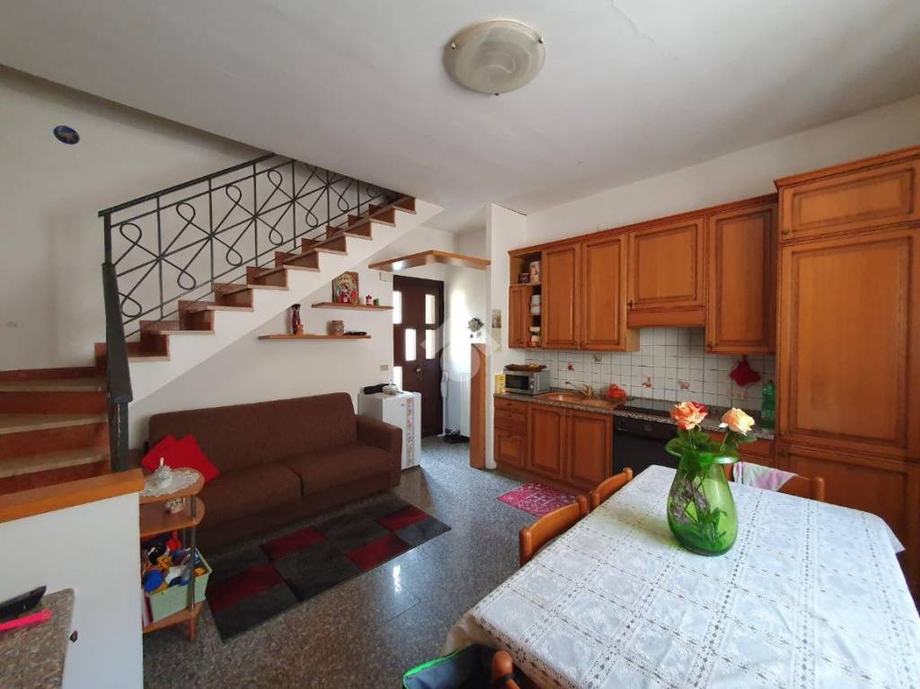 Appartamento in vendita a Cassinetta di Lugagnano via Roma, 053