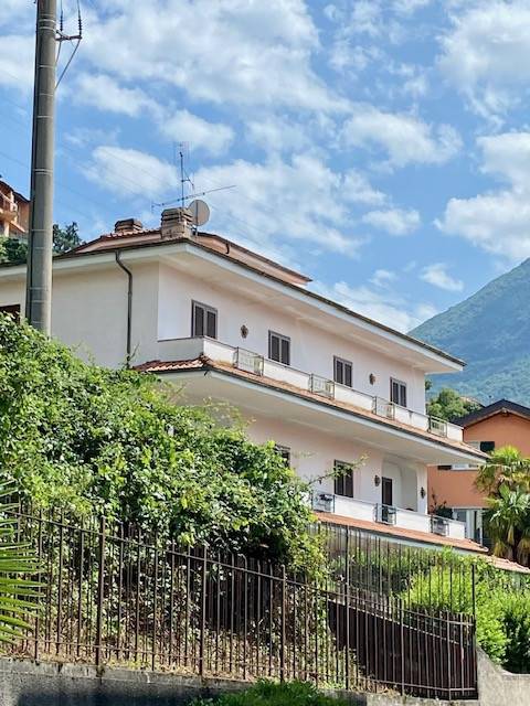 Villa Bifamiliare in vendita a Bellano via Lezzeno, 18