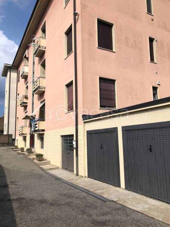 Magazzino in in vendita da privato a Varese via Brunico, 106