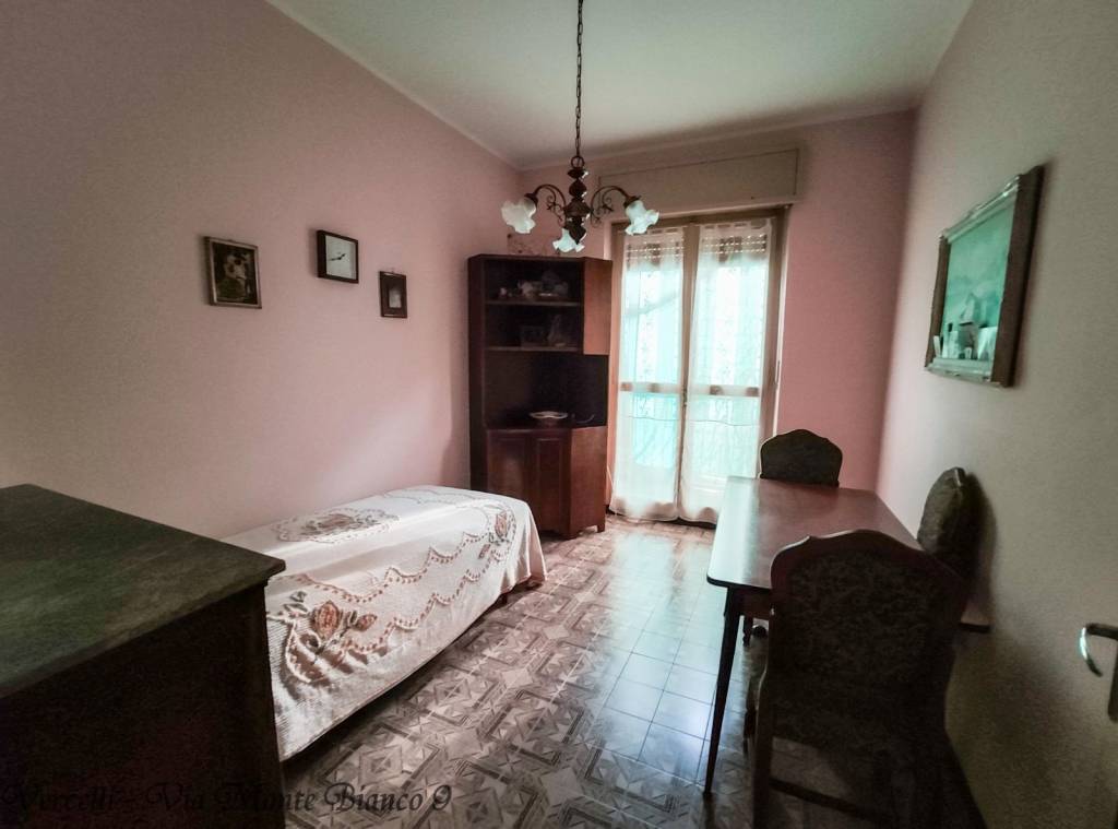 Appartamento in in vendita da privato a Vercelli via Monte Bianco, 9