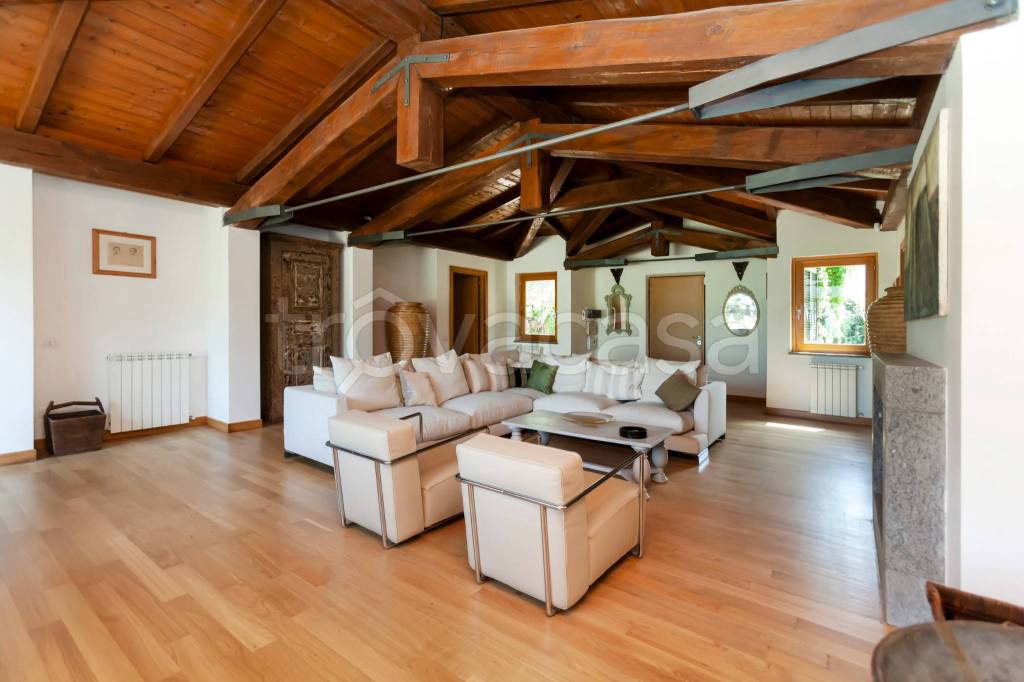 Villa in vendita a Sutri via di Monte Topino, 1