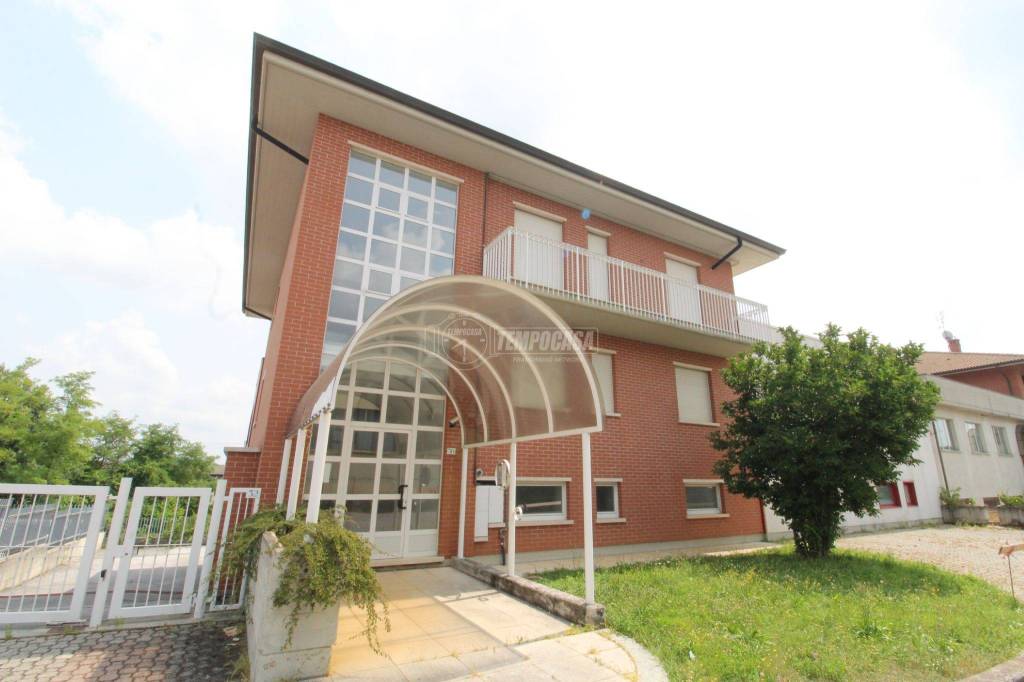 Casa Indipendente in vendita a Mondovì via Cherasco 30