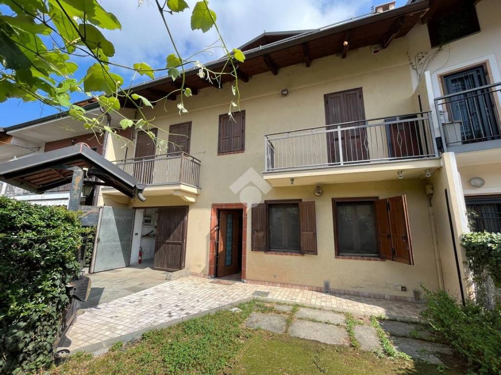 Casa Indipendente in vendita a San Francesco al Campo via Regaldo, 17