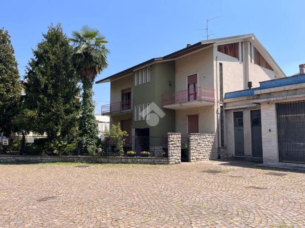 Villa Bifamiliare in vendita a Dalmine viale Mariano, 7