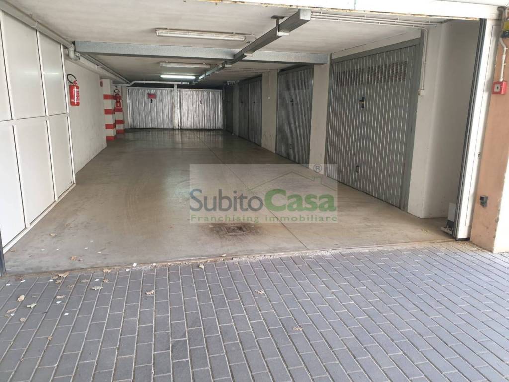 Garage in vendita a Chieti viale Abruzzo, 251