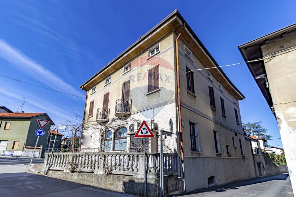 Casa Indipendente in vendita a Carate Brianza via trento trieste