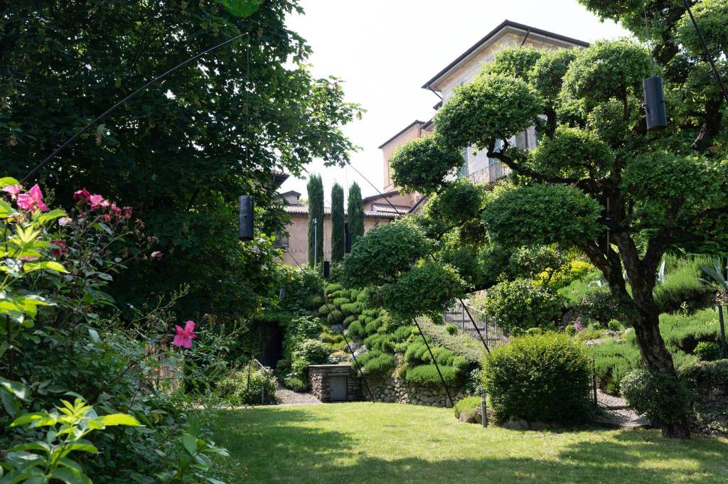 Villa in vendita ad Azzate via c. Benizzi Castellani, 5