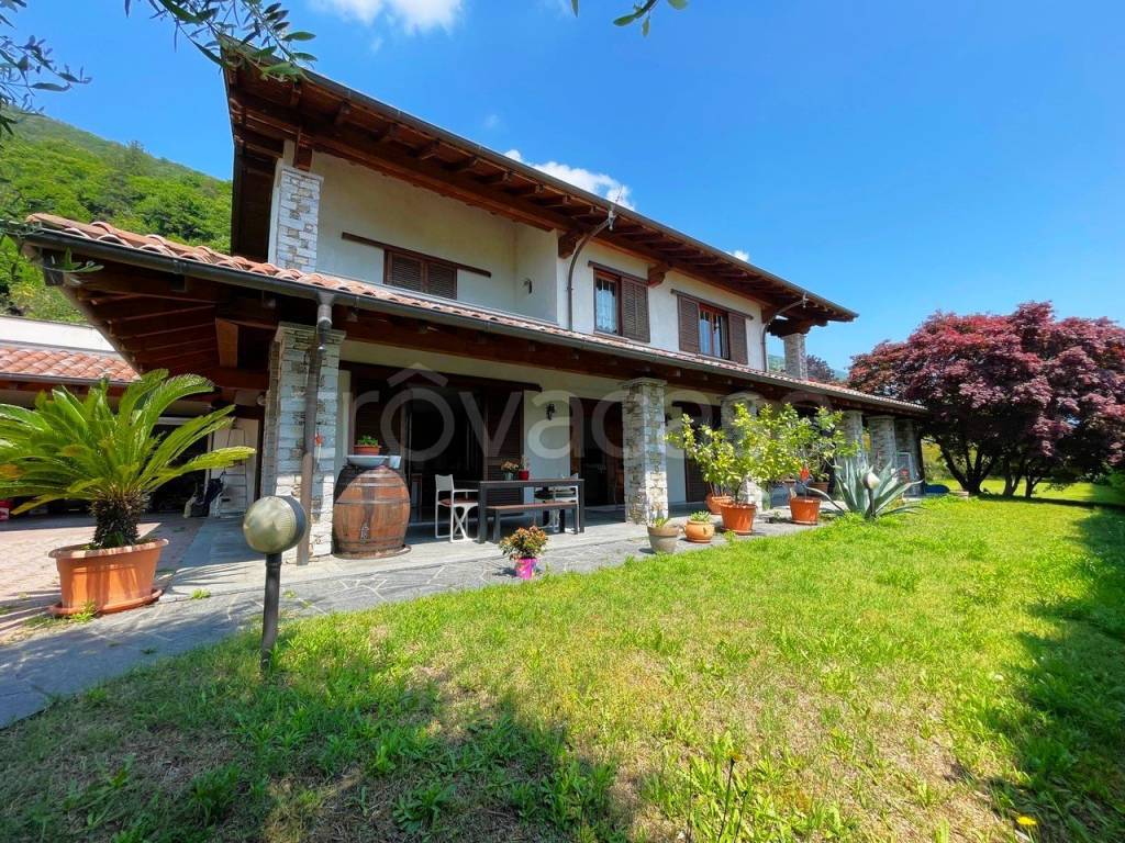 Villa in vendita a Oggebbio strada Antonio Manzi