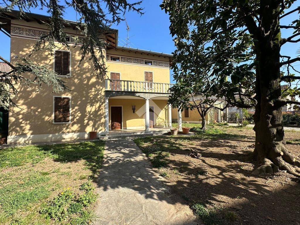 Villa in vendita a Castrezzato via Cesare Battisti, 29