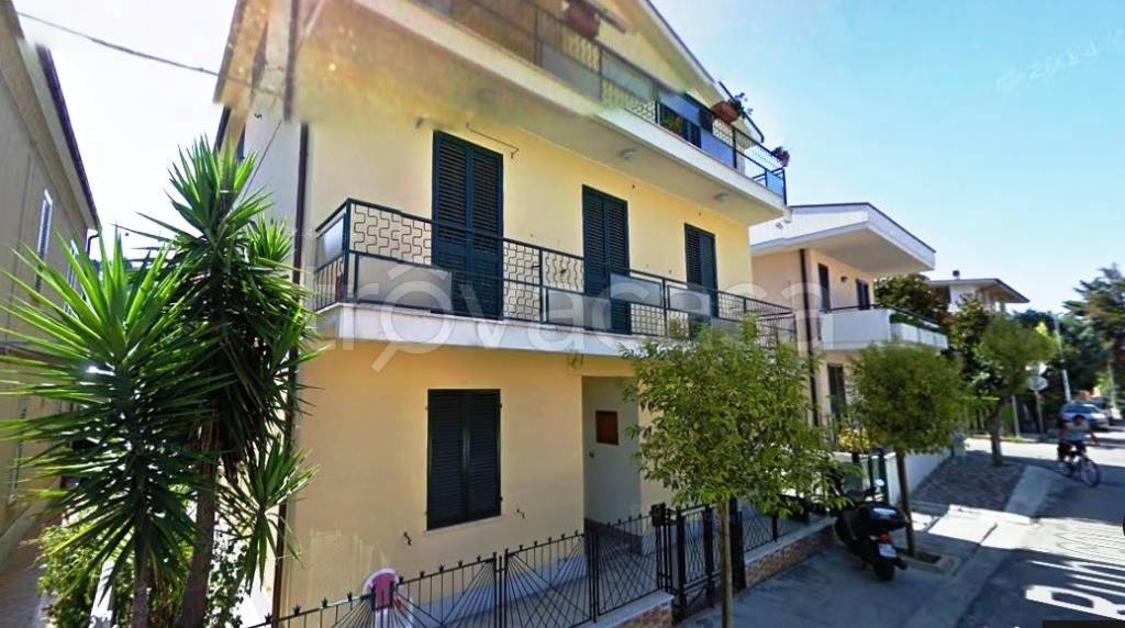 Appartamento in vendita a Roseto degli Abruzzi via Rubicone, 4