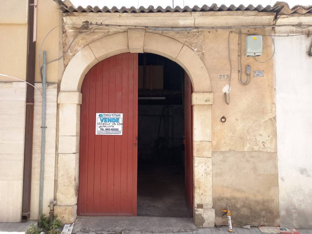 Garage in vendita a Vittoria via Montebello, 213
