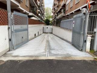 Posto auto in vendita a roma via delle canarie, 72