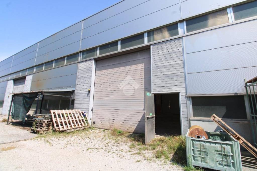 Garage in vendita a Buja via Vilsbiburg, 44