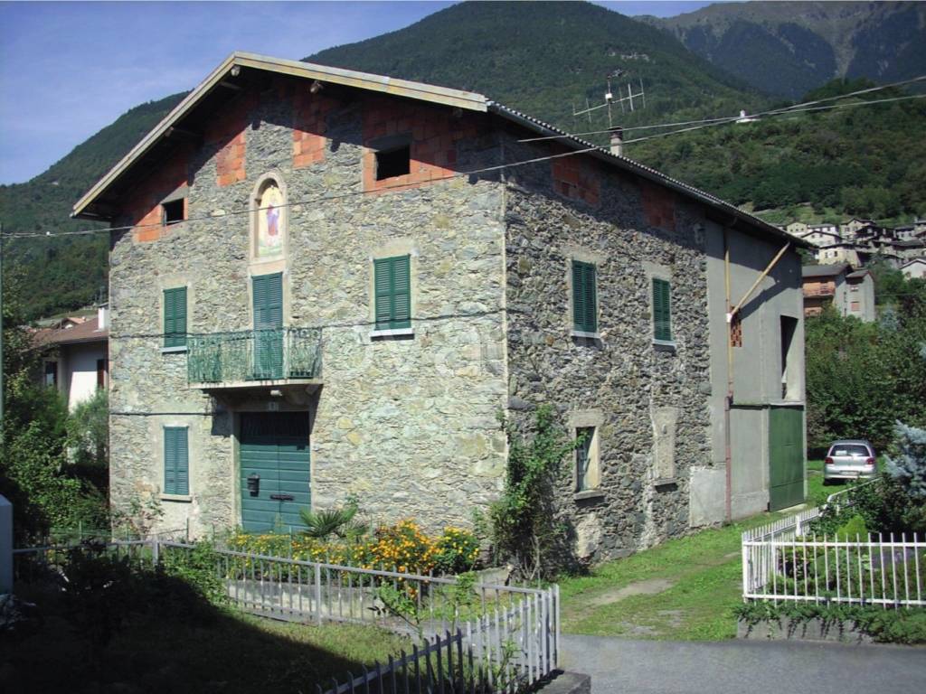 Rustico in vendita a Berbenno di Valtellina via Spinedi