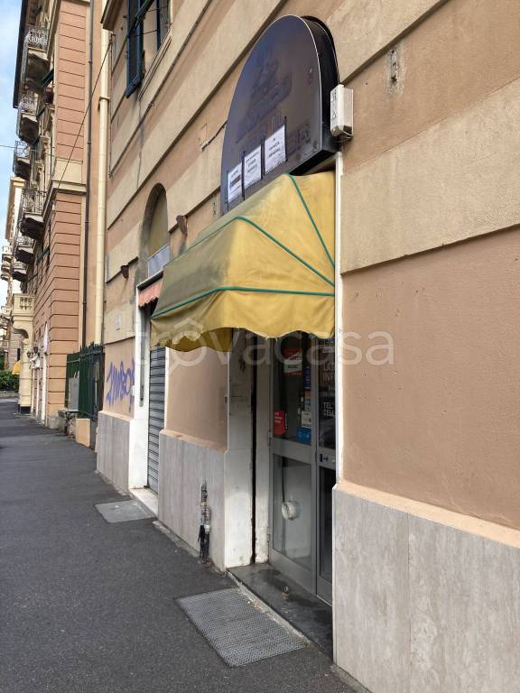 Negozio in vendita a Genova via Trieste