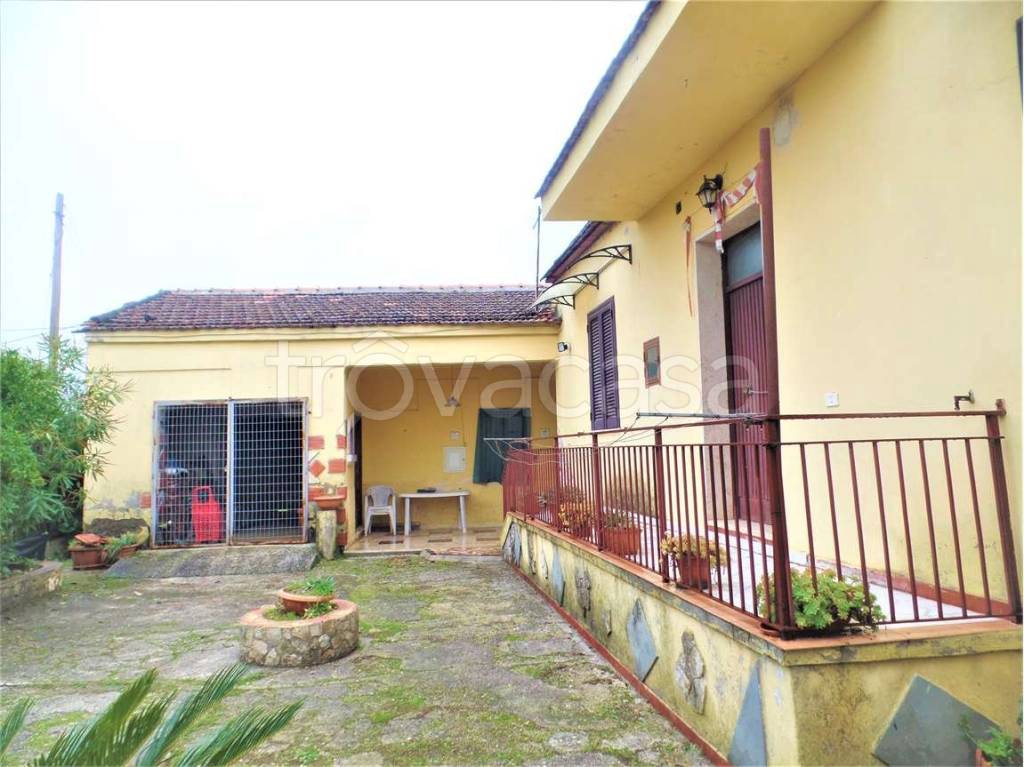 Casa Indipendente in vendita ad Alatri via del frantoio, snc