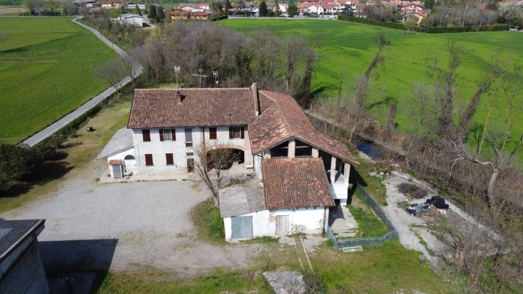 Casa Indipendente in vendita a Casirate d'Adda via Privata Donati