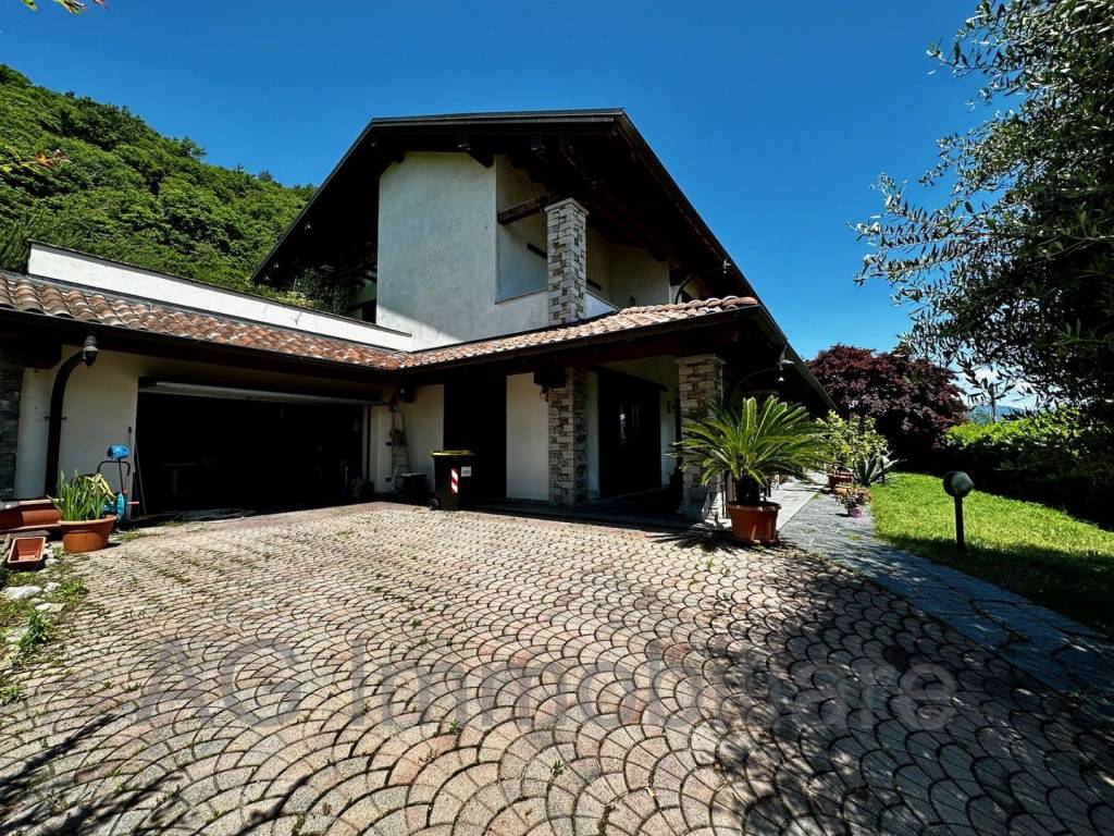 Villa in vendita a Oggebbio via La Rustica