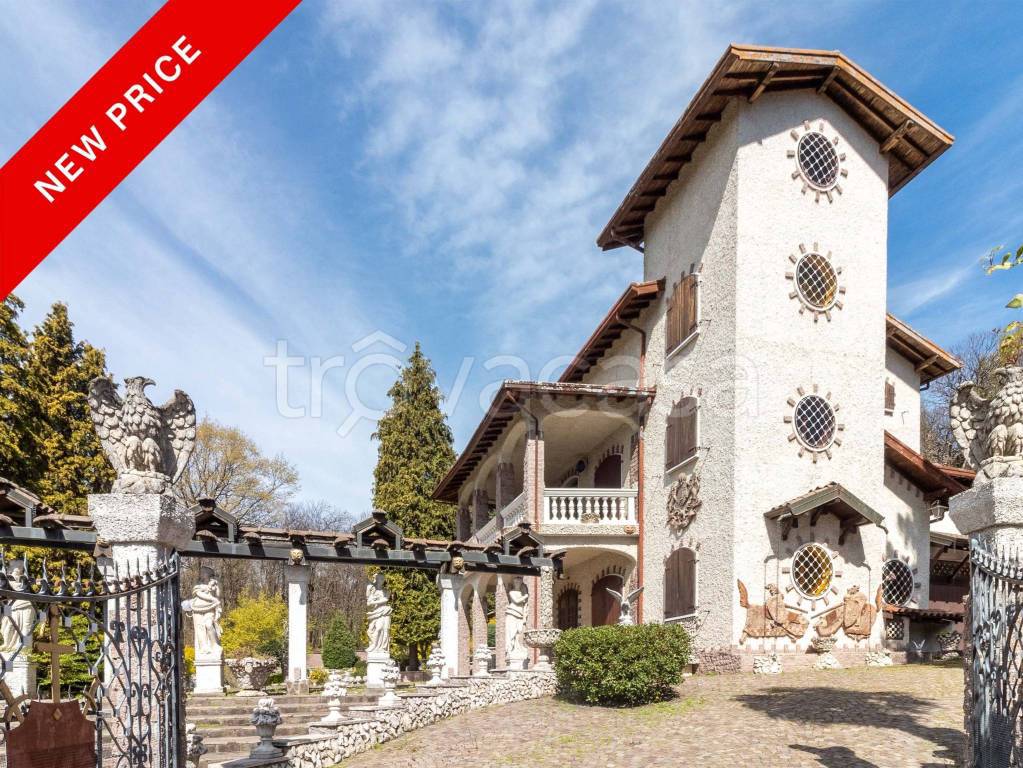 Villa in vendita a Cunardo via San Francesco