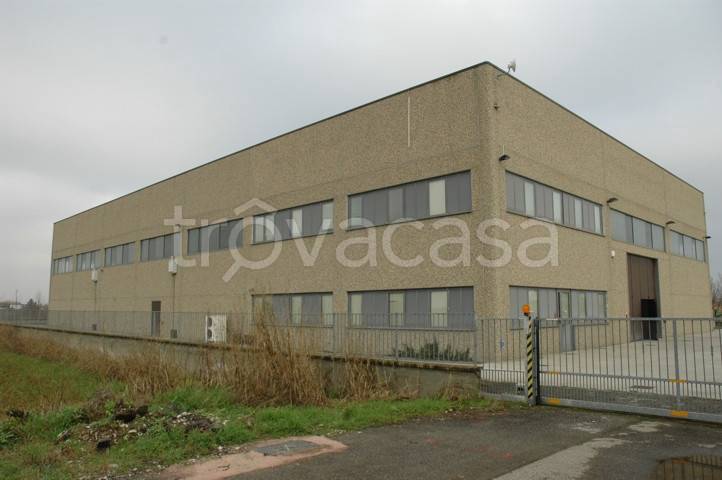Capannone Industriale in vendita a Verrua Po via Antonio Canova, 55