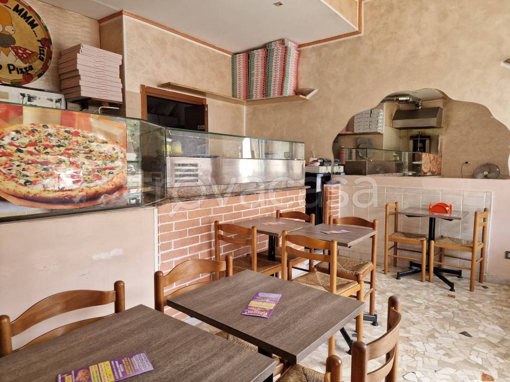 Pizzeria in vendita a Cologno Monzese via Cesare Battisti, 95