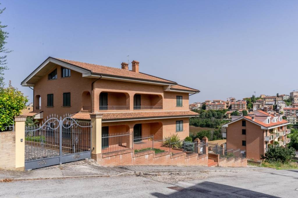 Villa in vendita a Monte San Giusto via 11 Settembre 22