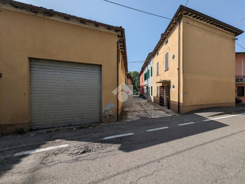 Casa Indipendente in vendita a Campegine via Nenni, 1