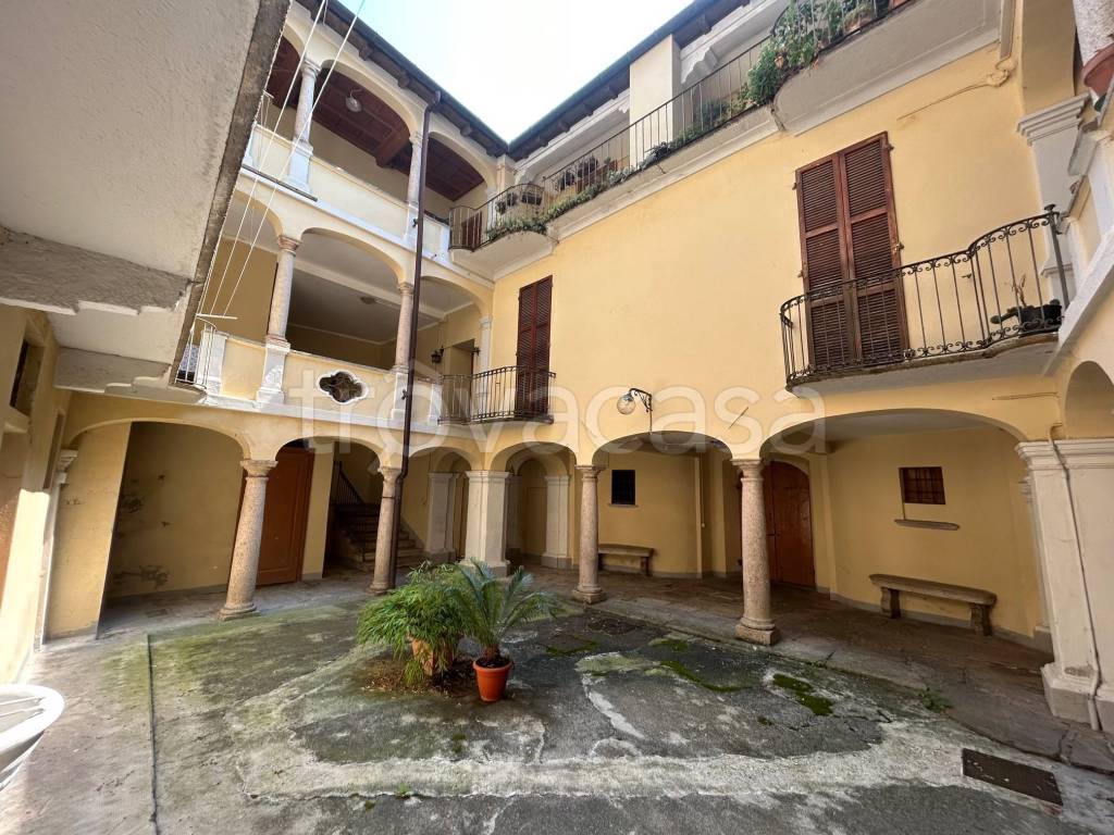 Appartamento in vendita a Maccagno con Pino e Veddasca via Alfredo Cuccuini, 9