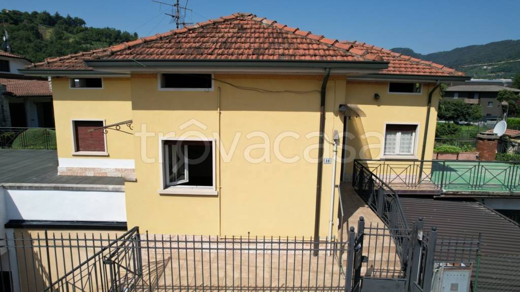 Villa in vendita a Credaro via Fratelli Calvi, 35