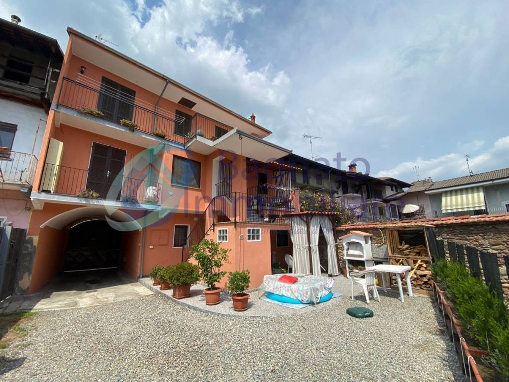 Casa Indipendente in vendita a Carpignano Sesia via Giuseppe Badini, 28