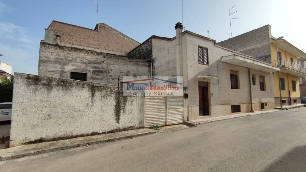Casa Indipendente in vendita a Cassano delle Murge via Corrado Alvaro, 1