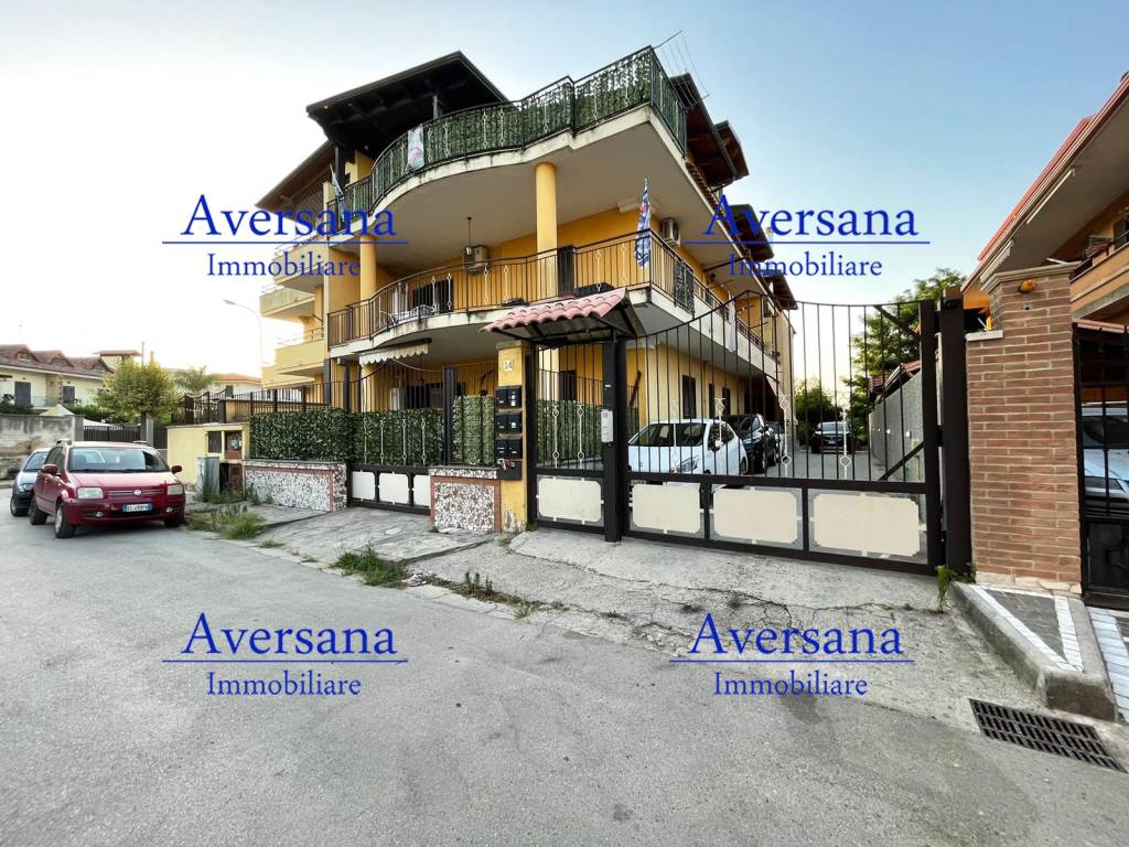 Appartamento in vendita a Parete via Vittorio Emanuele, 250