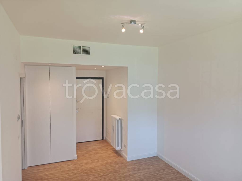 Appartamento in vendita a Milano via Mincio, 30
