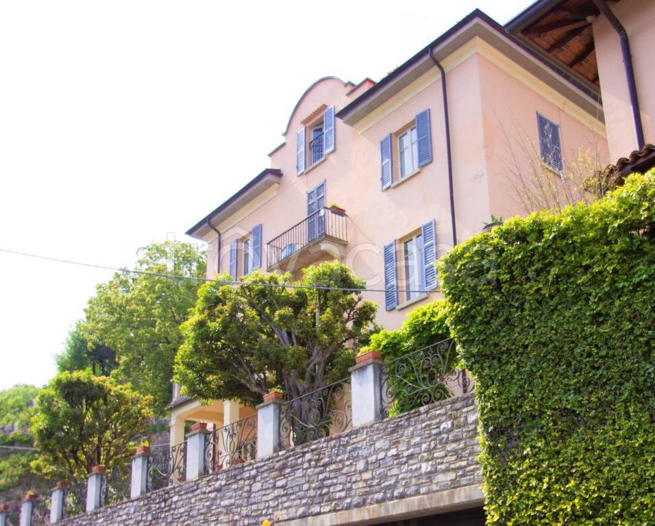 Villa in vendita a Carate Urio via Carlo De Cristoforis