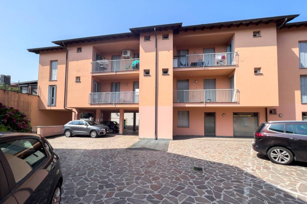 Appartamento in vendita a La Valletta Brianza via Interno, 1