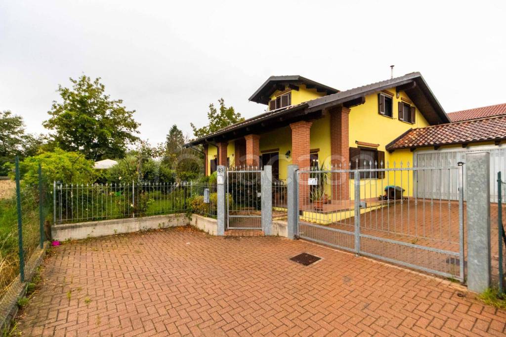 Villa in vendita a Santena via Vittorio Veneto, 49