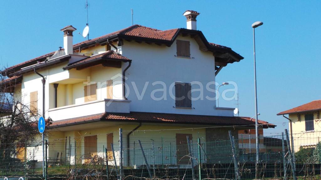 Villa Bifamiliare in vendita a Cazzago San Martino via della Pace