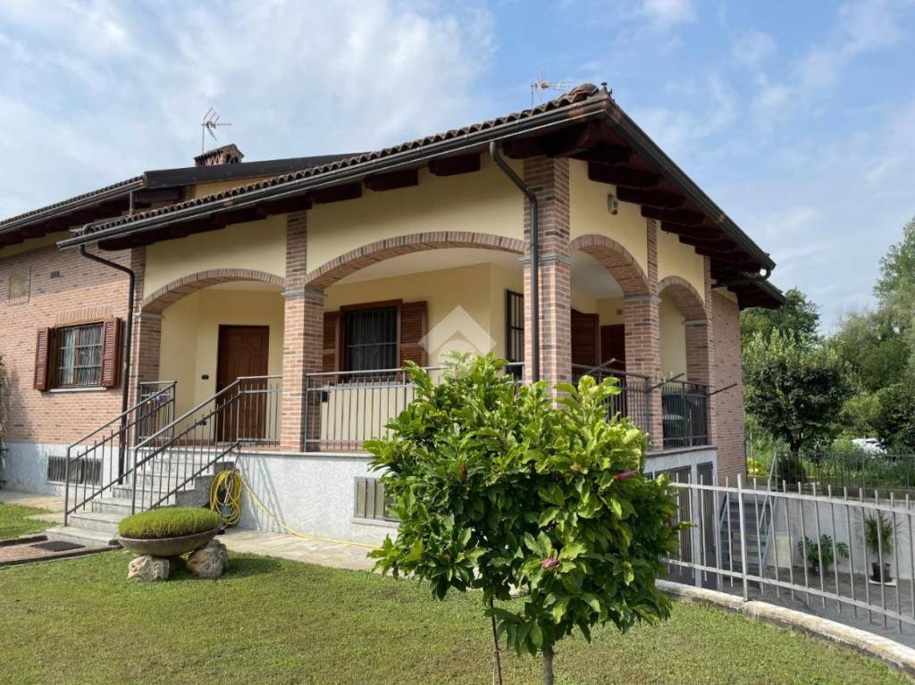 Villa Bifamiliare in vendita a Villafranca d'Asti via Martiri della Libertà, 30