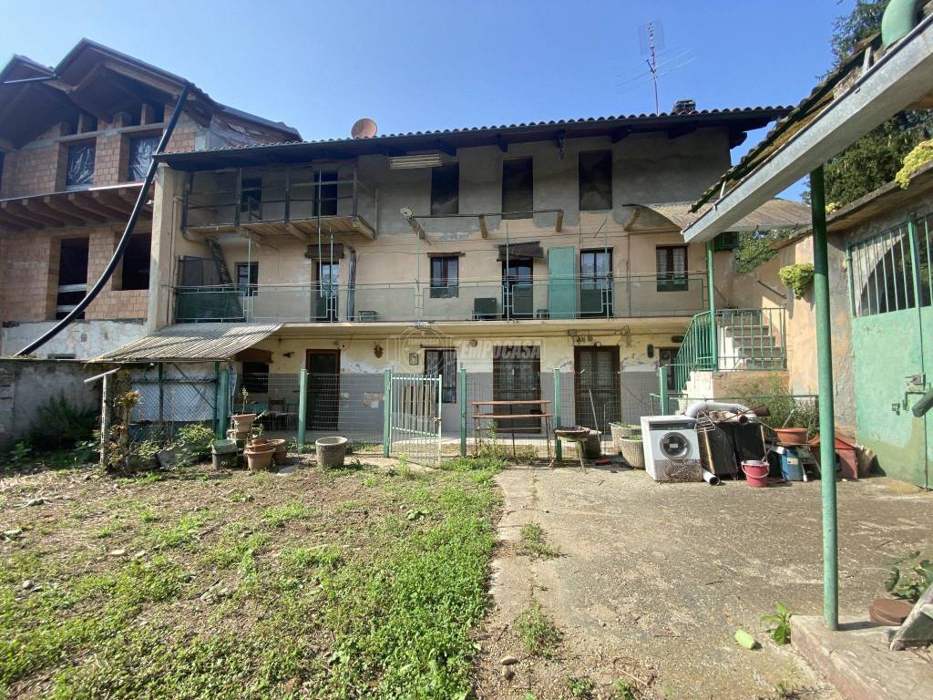 Casa Indipendente in vendita a Bairo strada Raviola 2