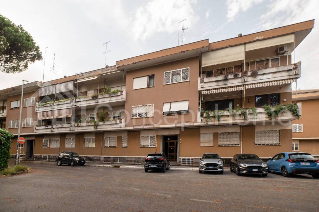 Appartamento in vendita a Roma via Fratelli Cervi, 70