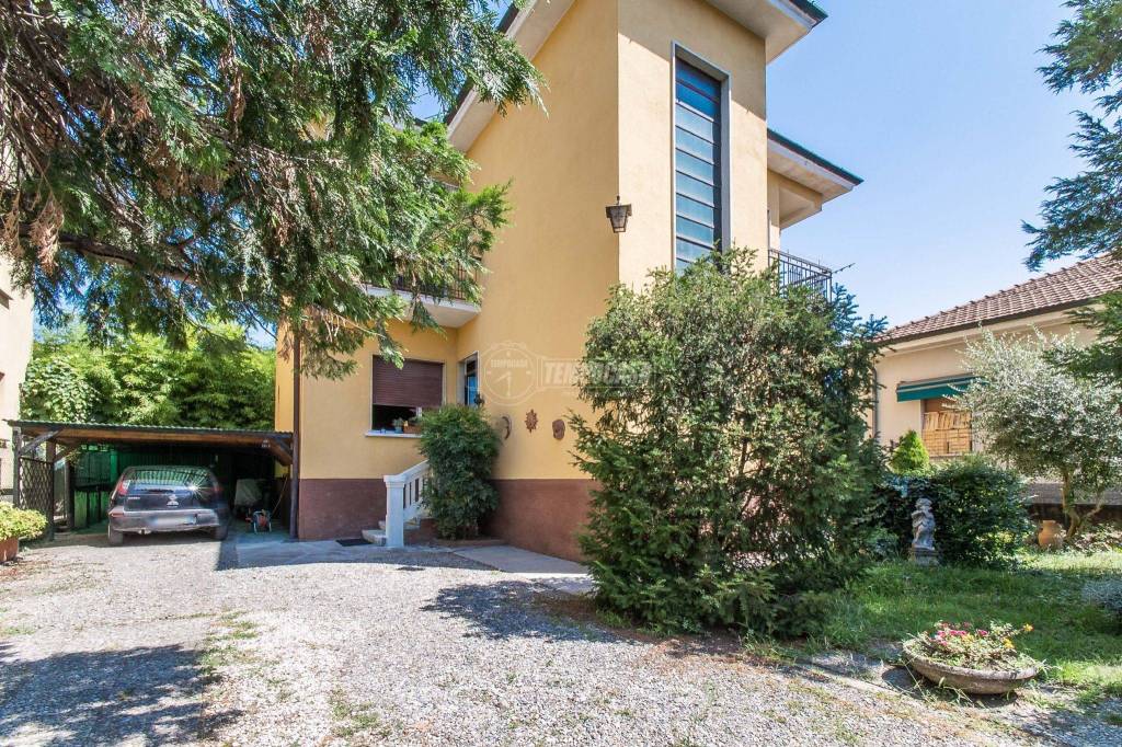 Appartamento in vendita a Saronno via istria 10