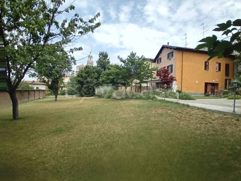 Casa Indipendente in vendita a Casteggio via Monsignor Francesco Torta, 1