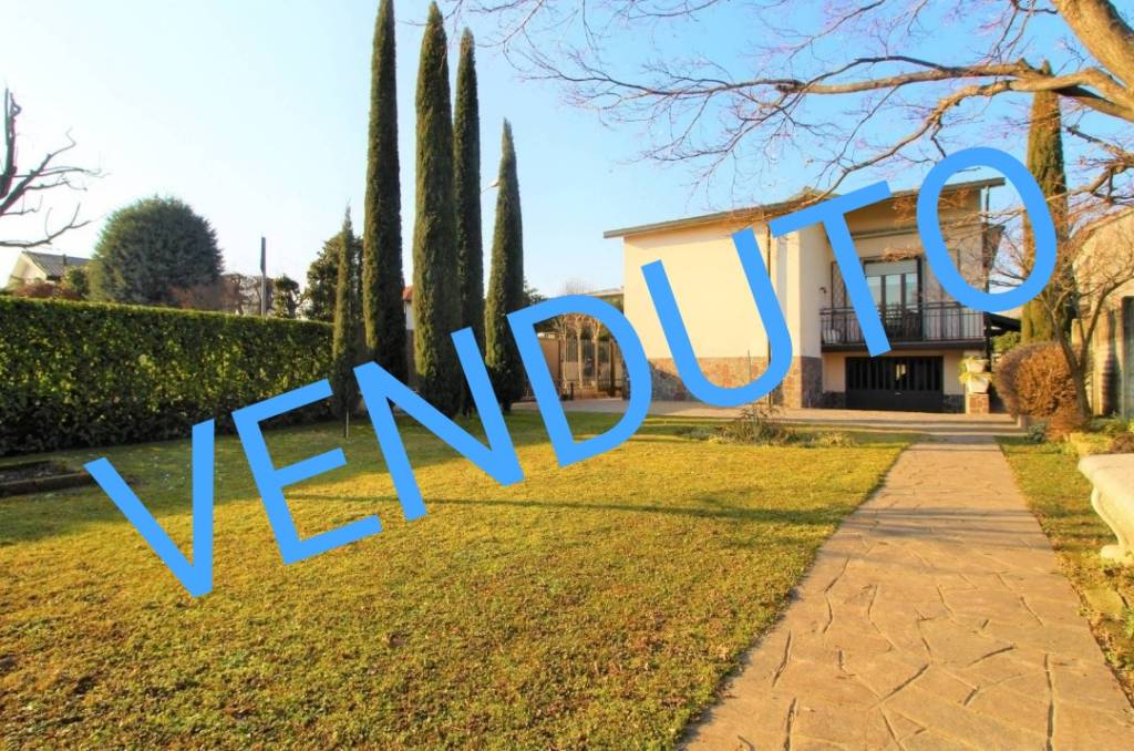Villa Bifamiliare in vendita a Bareggio via Piave, 83