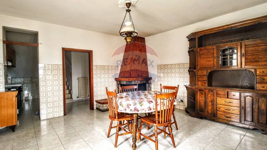 Casa Indipendente in vendita a Fabriano frazione Precicchie San Giovanni, 36