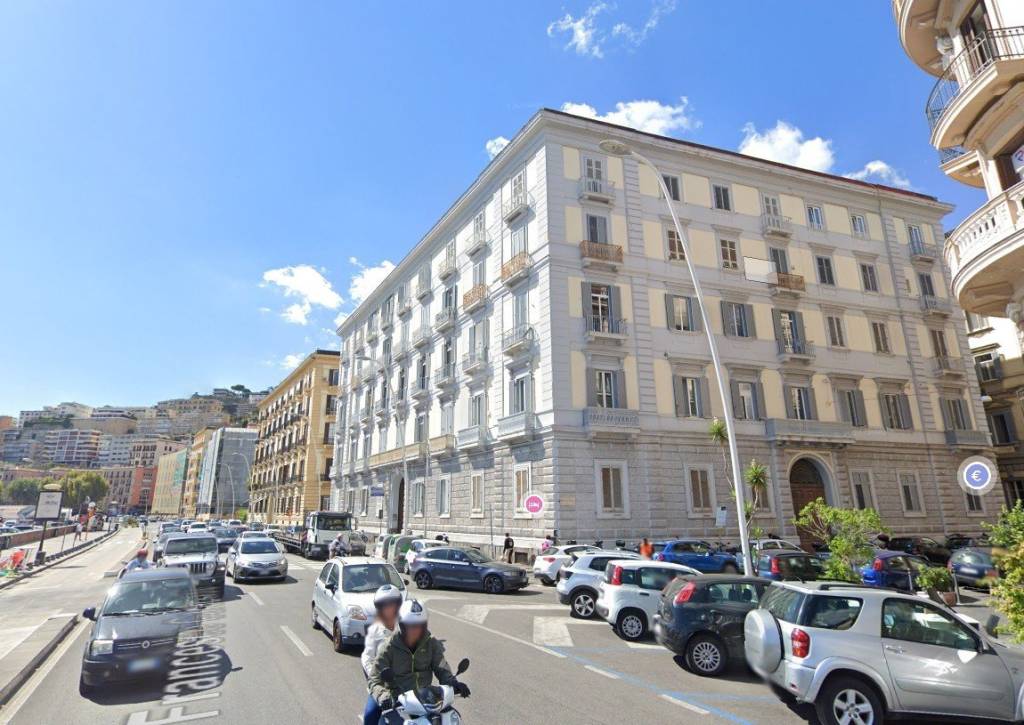Ufficio in vendita a Napoli via Caracciolo, 10