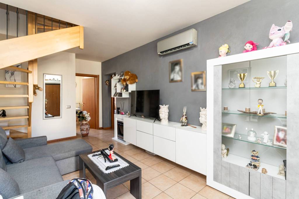 Appartamento in vendita a Meda via Felice Orsini, 11