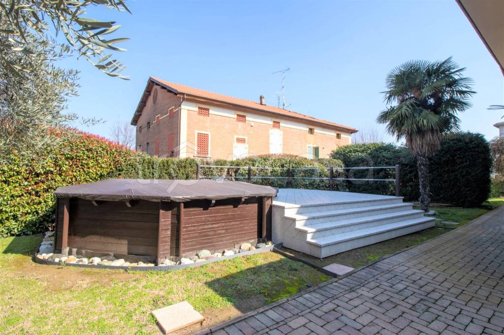 Villa Bifamiliare in vendita a Casalgrande via Statutaria, 167
