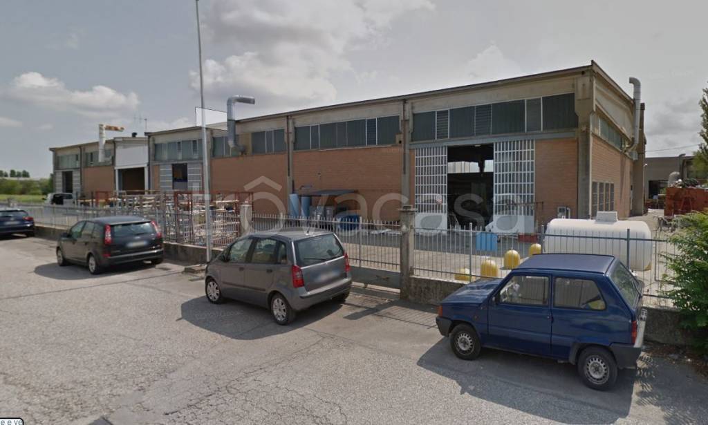 Capannone Industriale in vendita a Mantova via Maestri del Lavoro